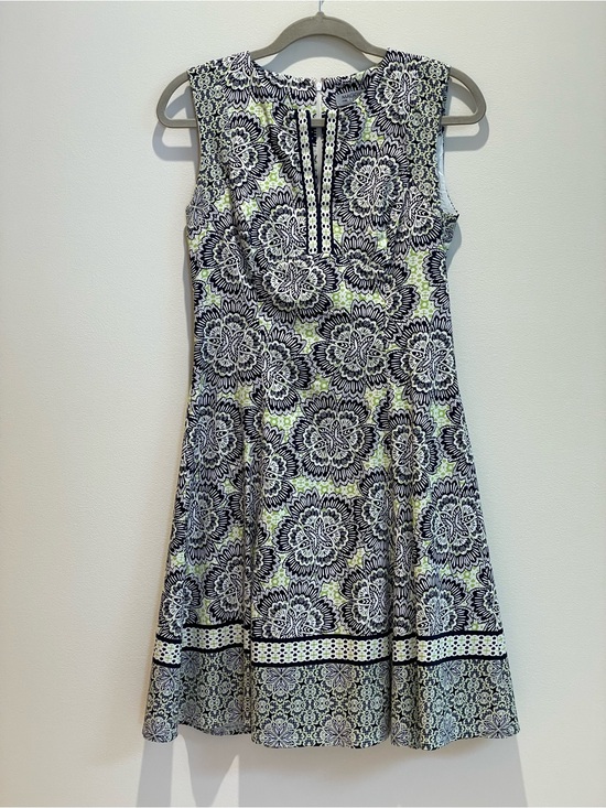 Maggy London Dresses & Skirts - Maggy London Navy, White & Lime Floral Dress